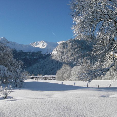 Der Blick auf Aiplspitz, Benzing und Jägerkamp von der Terrasse aus im Winter, © im-web.de/ Touristinformation Fischbachau