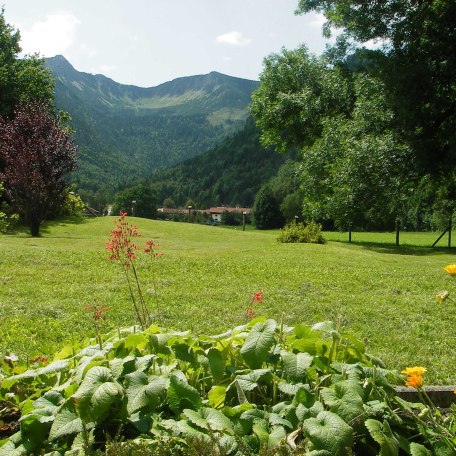 Von der Terrasse haben Sie einen herrlichen Blick auf die Berge, © im-web.de/ Touristinformation Fischbachau