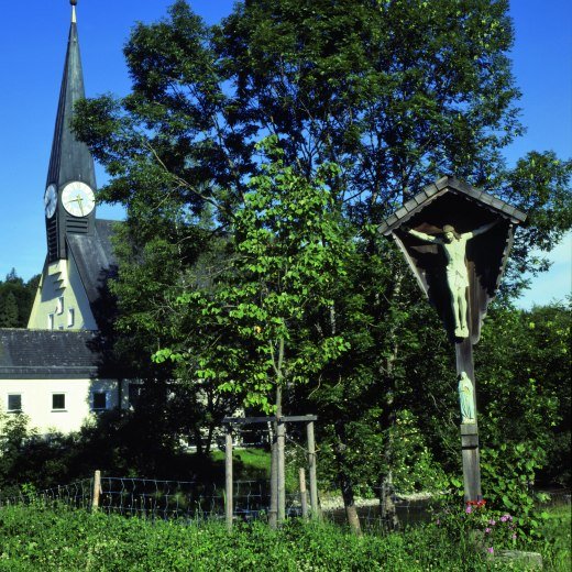 Dreifaltigkeitskirche Wörnsmühl, Laun