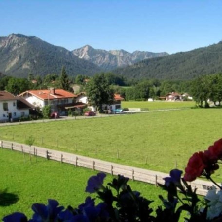 Der Ausblick von Ihrem alleingenutzten Balkon, © im-web.de/ Touristinformation Fischbachau