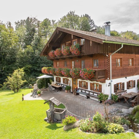 Terassenbereich mit Tischtennis, © im-web.de/ Touristinformation Fischbachau