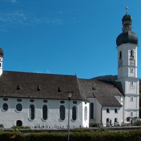 Pfarrkirche St. Andreas und Hl. Blut Kirche Pfarrkirche St. Andreas und Hl. Blut Kirche