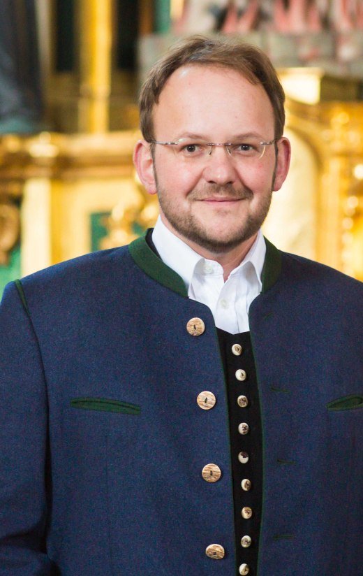 pressefoto-farbe-kirche pressefoto-farbe-kirche