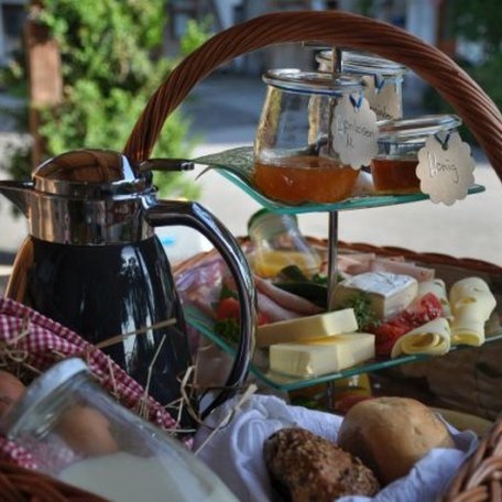 Fr&uuml;hst&uuml;ckskorb, &copy; im-web.de/ Touristinformation Fischbachau