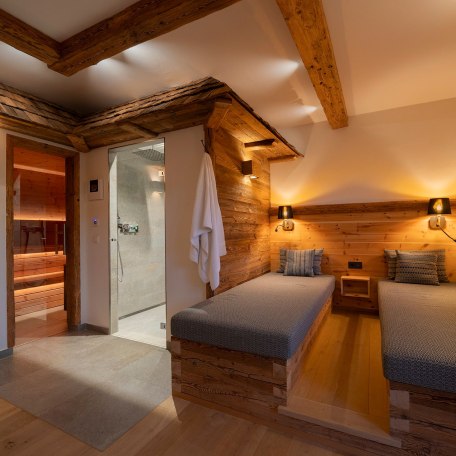 Unsere Zirbenholz-Sauna mit Erlebnisdusche, Ruhebereich & Zugang zum Kaltwasser-Pott, &copy; im-web.de/ Touristinformation Fischbachau