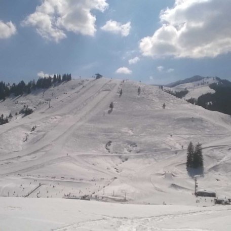 Die Skigebiete Sudelfeld und Spitzingsee sind mit dem Auto oder mit dem Skibus (Sudelfeld) in wenigen Minuten erreichbar., © im-web.de/ Touristinformation Fischbachau